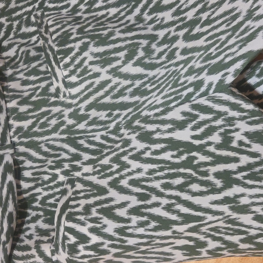 Banana Republic High Waist Green Patterned Shorts Size 3 - Picture 4 of 9